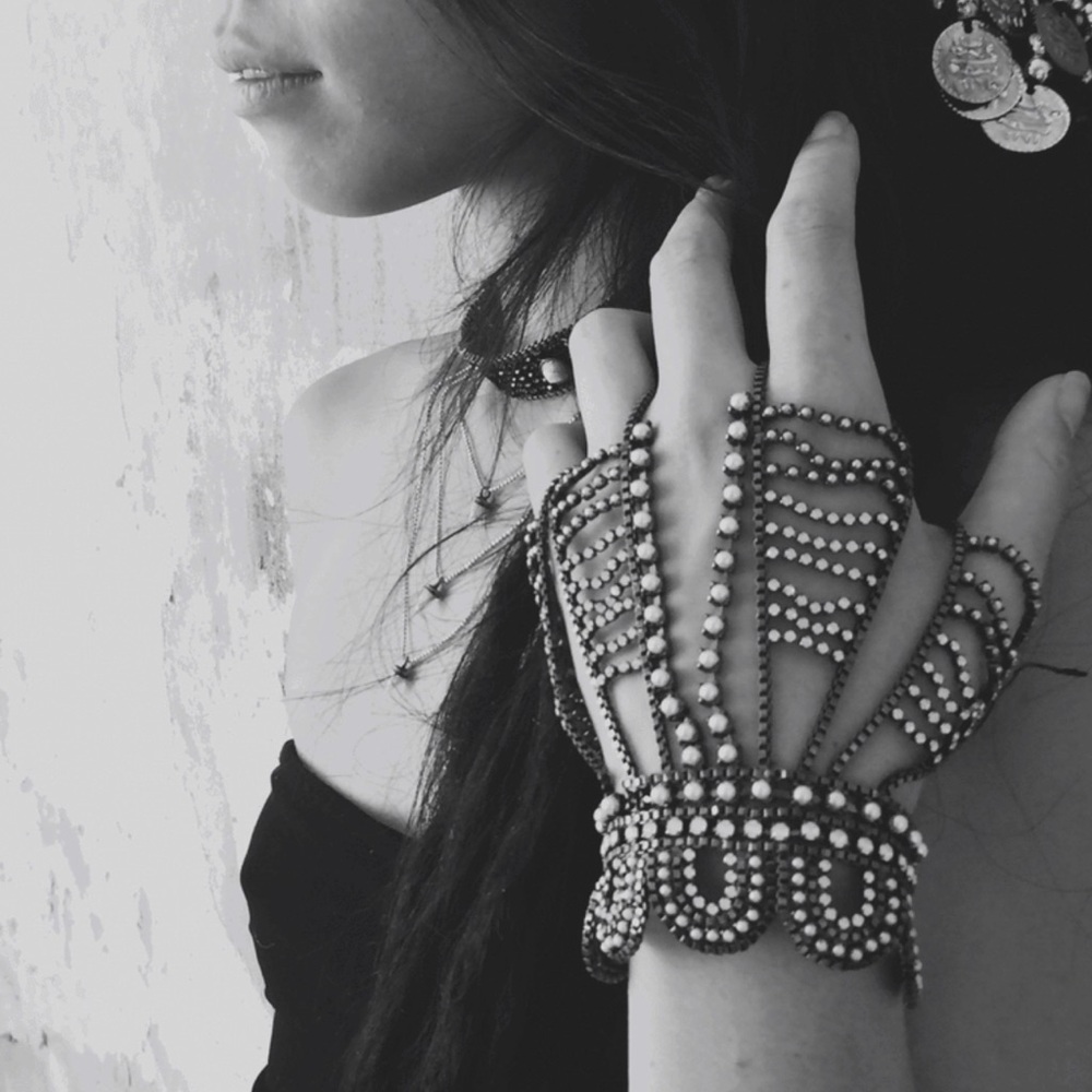 Lionette Coltrane Hand Bracelet Glove